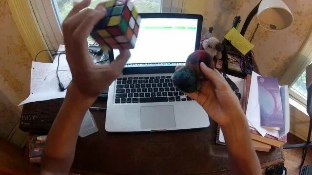 Жонглирующая сборка Кубика Рубика